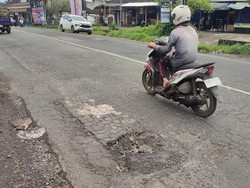 Jalan Denpasar-Gilimanuk Rusak hingga Berlubang, Warga Harap Perbaikan