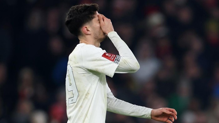 LONDON, ENGLAND - JANUARY 12: Kai Havertz of Arsenal shows dejection after defeat in the penalty shoot out following the Emirates FA Cup Third Round match between Arsenal and Manchester United at Emirates Stadium on January 12, 2025 in London, England. Arsenal are playing in a special all-white kit for todays FA Cup third-round tie as part of their ‘No More Red’ initiative which was launched in collaboration with Adidas in 2022 to keep young people safe from knife crime. (Photo by Alex Pantling/Getty Images)