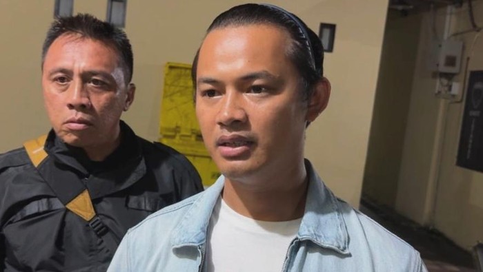 Kasat Reskrim Polresta Mataram, AKP Regi Halili, dikala dijumpai detikBali belum usang ini. (Edi Suryansyah/detikBali) Kasat Reskrim Polresta Mataram, AKP Regi Halili, dikala dijumpai detikBali belum usang ini. (Edi Suryansyah/detikBali)
