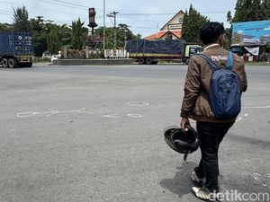 Vario Vs Truk Sampah di Tugu Adipura Rembang, Pemotor Tewas Vario Vs Truk Sampah di Tugu Adipura Rembang, Pemotor Tewas