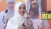 8 Potret Kimberly Ryder Pakai Hijab Syari, Ingin Dekat dengan Allah