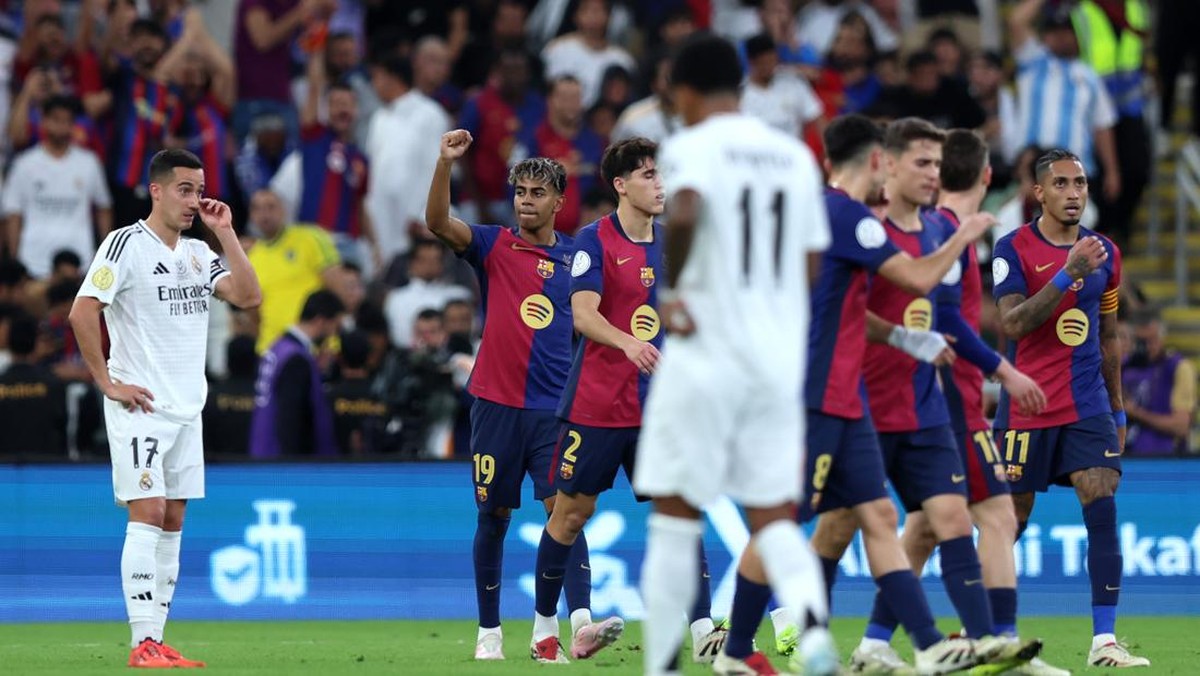 Barcelona mengalahkan Real Madrid di final Piala Super Spanyol. (Foto: Getty Images/Yasser Bakhsh)