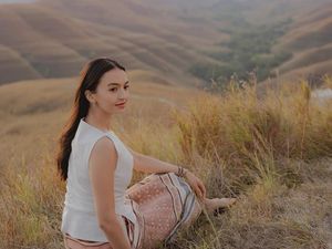 Liburannya Raline Shah, si Cantik yang Jadi Stafsus Menkomdigi Liburannya Raline Shah, si Cantik yang Jadi Stafsus Menkomdigi