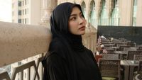 Penampilan Mahalini Curi Perhatian saat Umrah Pertama Kali