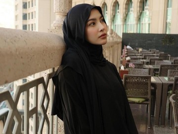Foto Mahalini dan Rizky Febian saat Umrah