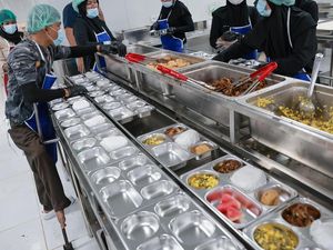 Curhat Ibu Kantin soal Program Makan Gratis Curhat Ibu Kantin soal Program Makan Gratis