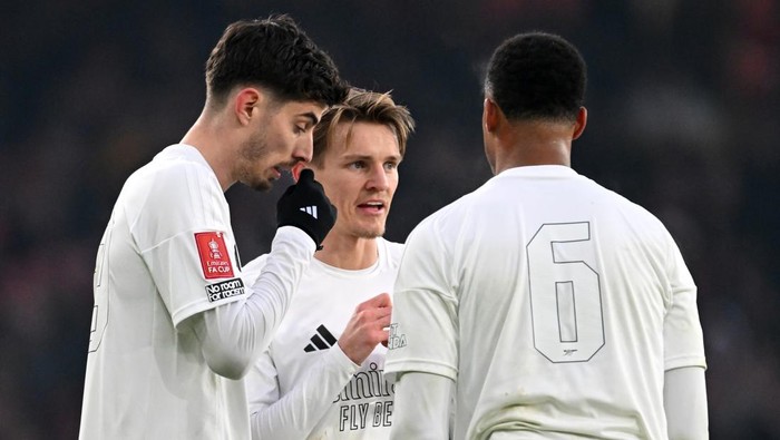 LONDON, ENGLAND - JANUARY 12: Kai Havertz of Arsenal interacts with teammates Martin Odegaard and Gabriel during the Emirates FA Cup Third Round match between Arsenal and Manchester United at Emirates Stadium on January 12, 2025 in London, England. Arsenal are playing in a special all-white kit for todays FA Cup third-round tie as part of their ‘No More Red’ initiative which was launched in collaboration with Adidas in 2022 to keep young people safe from knife crime. (Photo by Stuart MacFarlane/Arsenal FC via Getty Images)