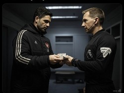 Meme wasit diajak kolabs sama Mikel Arteta sebelum laga. Foto: dok. Internet/X (Twitter)