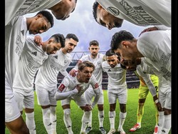 Arsenal pakai putih kayak Real Madrid, tapi mainnya dibilang seperti Stoke City. Foto: dok. Internet/X (Twitter)