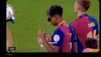 Bintang muda Barcelona Lamine Yamal dengan vibes kampiun usai tampil menjadi pembuka kemenangan timnya. Foto: dok. Internet/X (Twitter)
