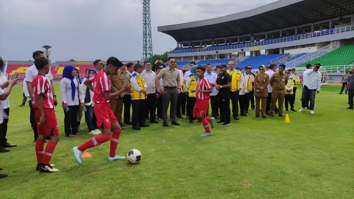 Menko AHY dikala di Stadion Gelora Delta Sidoarjo