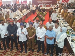 Zulhas Minta Bulog Serap Gabah-Jagung Petani, Pemda Diminta Siapkan Gudang Zulhas Minta Bulog Serap Gabah-Jagung Petani, Pemda Diminta Siapkan Gudang