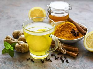 Ternyata Ini Manfaat Rutin Minum Air Lemon, Jahe, dan Kunyit di Pagi Hari Ternyata Ini Manfaat Rutin Minum Air Lemon, Jahe, dan Kunyit di Pagi Hari