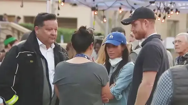 Pangeran Harry-Meghan Markle Kunjungi Korban Kebakaran, Disebut Turis Bencana