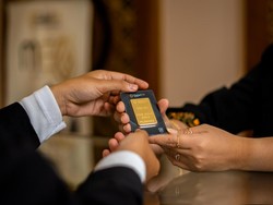 Pegadaian Jadi Pelopor Usaha Bulion, Bagaimana Proyeksi Investasi Emas 2025?