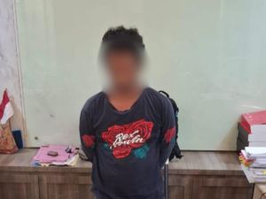 Pengedar Sabu Ditangkap Saat Hendak Bertransaksi di Rumah Kosong Mataram Pengedar Sabu Ditangkap Saat Hendak Bertransaksi di Rumah Kosong Mataram