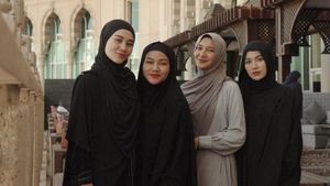 8 Potret Gaya Hijab Mahalini, Yura hingga Aaliyah Massaid Umrah Bareng Suami
