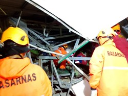 Longsor Terjang 5 Rumah di Batam, 4 Orang Hilang