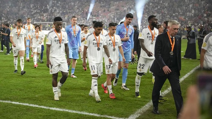 Real Madrid players leave the pitch after the final soccer match between Real Madrid and Barcelona at King Abdullah Stadium in Jeddah, Saudi Arabia, Monday, Jan. 13, 2025. (AP Photo/Altaf Qadri)