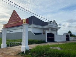 Rumah Kadisnakertrans Sumsel seperti Kantor Dinas Lengkap dengan Tanjak