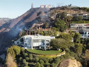 Sedekat ini Rumah Tom Hanks dengan Kebakaran Los Angeles Sedekat ini Rumah Tom Hanks dengan Kebakaran Los Angeles