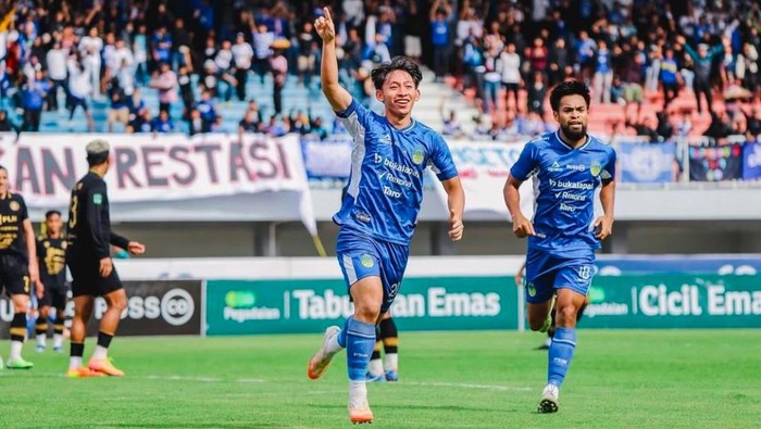 Selebrasi pemain PSIM Jogja Arlyansyah usai mencetak gol ke gawang Persiku Kudus, Sabtu (12/1/2025). Selebrasi pemain PSIM Jogja Arlyansyah usai mencetak gol ke gawang Persiku Kudus, Sabtu (12/1/2025).