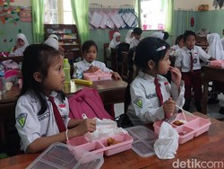 Makan Gratis Bikin Omzet Pedagang Merosot, UMKM Minta Ini ke Pemerintah