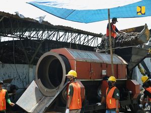 TPA di Banyumas Olah Sampah Jadi Kompos-Paving