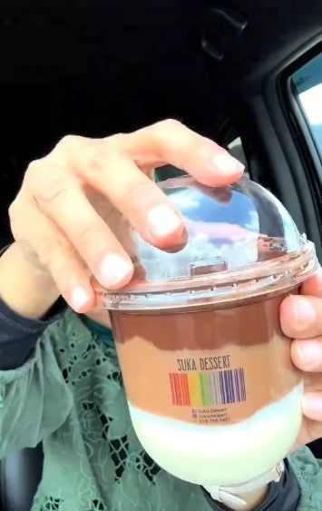 Wanita Ini Dikritik Gegara Jual Saus Cokelat Rp 216 Ribu per Gelas