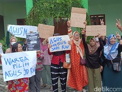 Emak-emak di Probolinggo Protes gegara Ketua RW Terpilih Didiskualifikasi