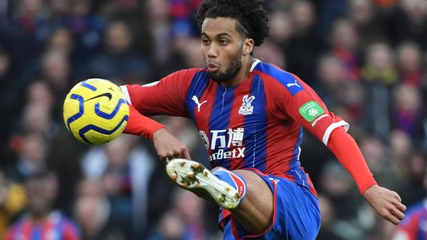 Crystal Palace's Dutch defender Jairo Riedewald controls the ball during the English Premier League football match between Crystal Palace and Arsenal at Selhurst Park in south London on January 11, 2020. (Photo by Daniel LEAL / AFP) / RESTRICTED TO EDITORIAL USE. No use with unauthorized audio, video, data, fixture lists, club/league logos or 'live' services. Online in-match use limited to 120 images. An additional 40 images may be used in extra time. No video emulation. Social media in-match use limited to 120 images. An additional 40 images may be used in extra time. No use in betting publications, games or single club/league/player publications. /