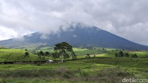 Bendera Merah Putih Sepanjang 2.026 Meter Akan Dibentangkan di Gunung Dempo