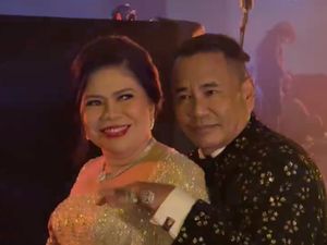 Momen Langka Hotman Paris Pamer Kemesraan Bareng Istri di After Party Anaknya Momen Langka Hotman Paris Pamer Kemesraan Bareng Istri di After Party Anaknya