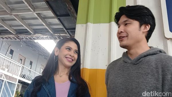 Indira Soediro dan Pasha, Ibu Anak yang Kerap Diduga Suami-Istri