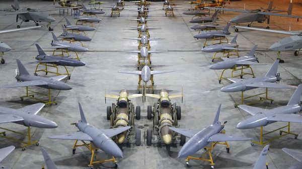 Iran Pamer 1.000 Drone Baru dengan Kekuatan Siluman
