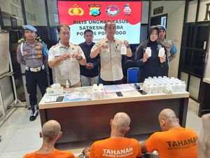 3 Pengedar Pil Koplo Tertangkap di Ponorogo, Pelaku Sasar Pelajar 3 Pengedar Pil Koplo Tertangkap di Ponorogo, Pelaku Sasar Pelajar