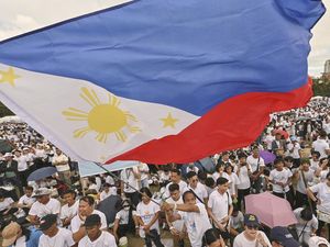 Jutaan Warga Filipina Turun ke Jalan, Tolak Wapres Sara Duterte Dimakzulkan