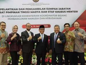 Rektor UT Prof Ojat Darojat Dilantik sebagai Deputi Kemenko PMK Rektor UT Prof Ojat Darojat Dilantik sebagai Deputi Kemenko PMK