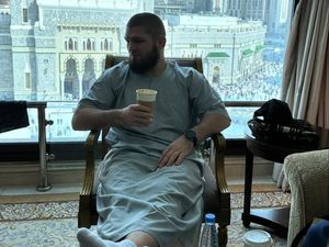Momen Khabib Nurmagomedov saat Ngopi di Mekkah hingga Dubai