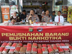 Polres Pelabuhan Tanjung Priok Musnahkan Ganja-Sabu Senilai Rp 1,8 Miliar