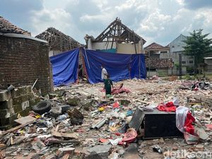 Ini Penyebab Kematian Ibu-Anak Korban Ledakan Rumah Polisi Mojokerto Ini Penyebab Kematian Ibu-Anak Korban Ledakan Rumah Polisi Mojokerto