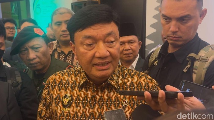 Menteri Koordinator Bidang Politik dan Keamanan (Menko Polkam) Budi Gunawan seusai menghadiri Muktamar VI Partai Bulan Bintang (PBB) di Denpasar, Bali, Senin (14/1/2025) malam. (Foto: Aryo Mahendro/detikBali) Menteri Koordinator Bidang Politik dan Keamanan (Menko Polkam) Budi Gunawan seusai menghadiri Muktamar VI Partai Bulan Bintang (PBB) di Denpasar, Bali, Senin (14/1/2025) malam. (Foto: Aryo Mahendro/detikBali)