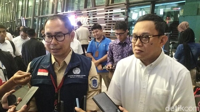 Menteri P2MI Abdul Kadir Karding dan Direktur Pelindungan WNI Kemlu Judha Nugraha. Menteri P2MI Abdul Kadir Karding dan Direktur Pelindungan WNI Kemlu Judha Nugraha.