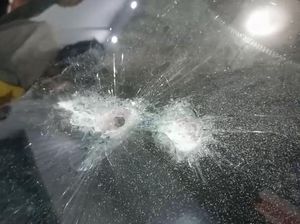 Melihat Kerusakan Aksi Koboi Adik Serang Rumah Kakak dengan Pistol-Golok Melihat Kerusakan Aksi Koboi Adik Serang Rumah Kakak dengan Pistol-Golok