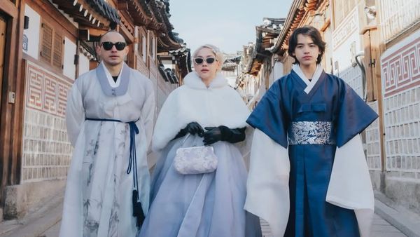 7 Foto Noah Sinclair Putra BCL Pakai Hanbok, Tampan Bak Pangeran Korea