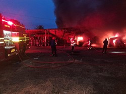 Pabrik Pengepresan Ban di Bekasi Terbakar, Sempat Terdengar Ledakan