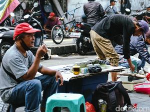 Video: Berburu Harta Karun di Pasar Loak Jatinegara