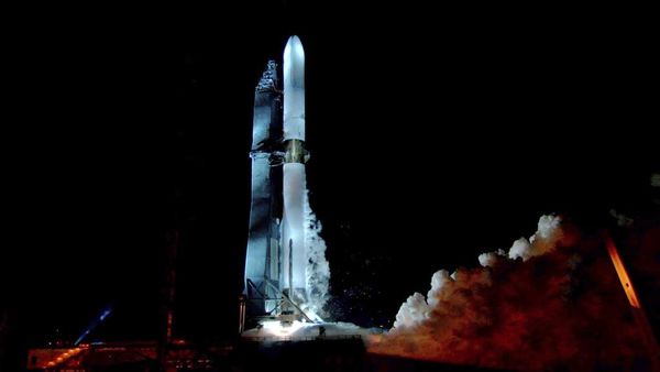 Peluncuran Perdana Roket New Glenn milik Blue Origin Ditunda