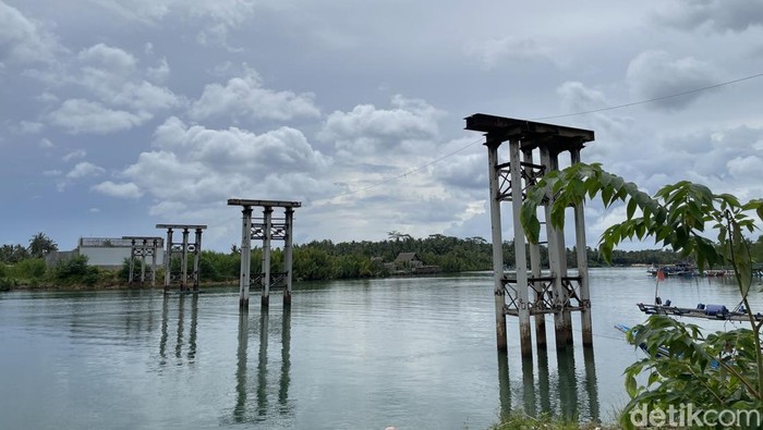 Pembangunan Jembatan Sodongkopo Pangandaran mangkrak.