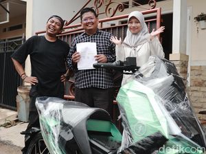 Selamat! Pemenang Kuis detikOto Terima Hadiah Motor Listrik Alva Cervo Q Selamat! Pemenang Kuis detikOto Terima Hadiah Motor Listrik Alva Cervo Q